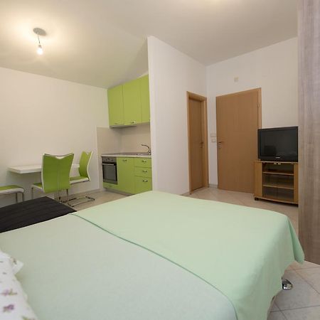 Studio Apartment Tesija Split Bagian luar foto