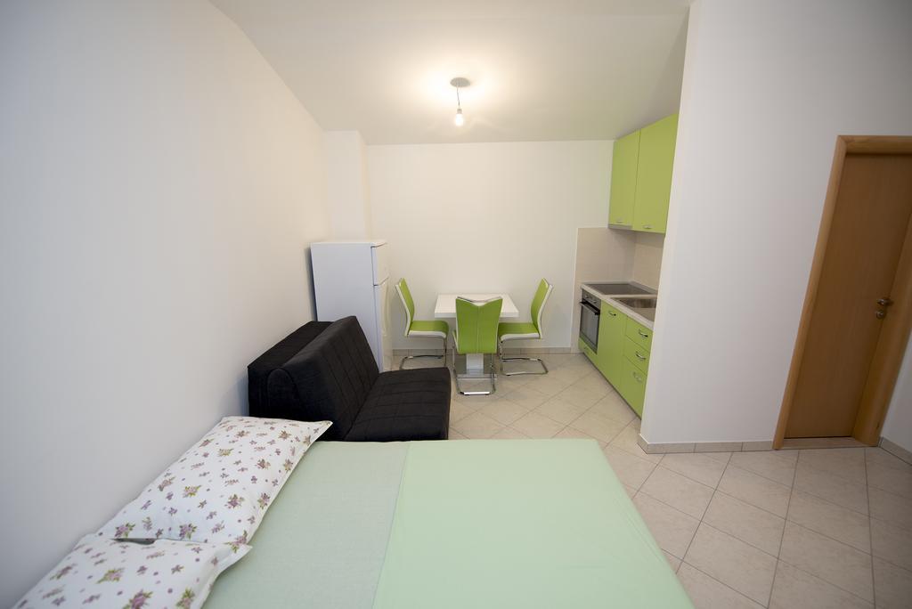 Studio Apartment Tesija Split Bagian luar foto