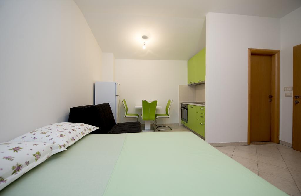 Studio Apartment Tesija Split Bagian luar foto
