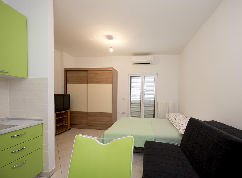 Studio Apartment Tesija Split Bagian luar foto